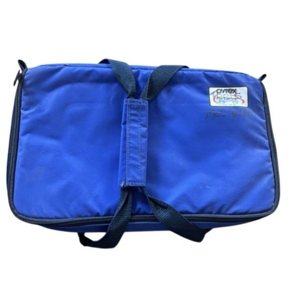 Pyrex Portables Insulated Carry Bag With 2.2 Qt. Glass Casserole Dish & Lid